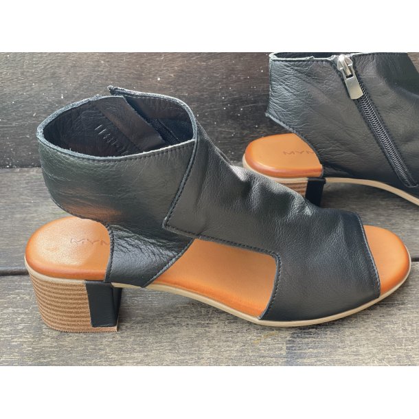 MYM lukket sandal i bldt skind med hj hl - sort