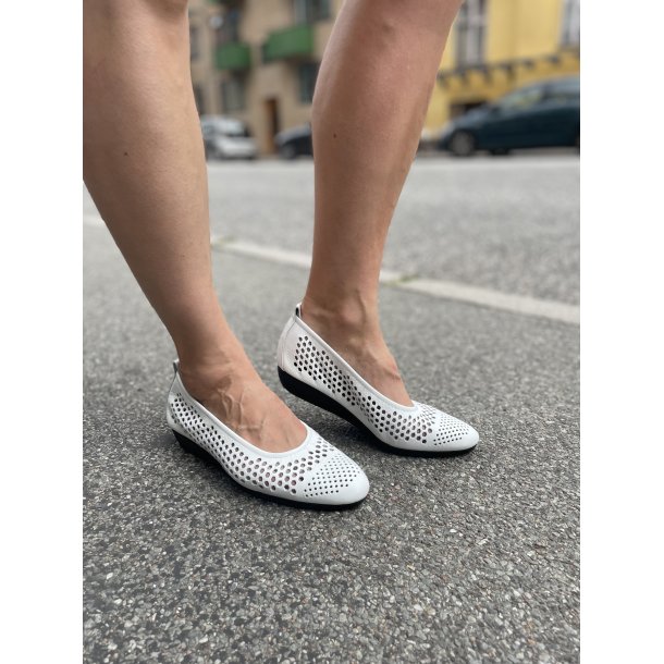 Arche ballerina p� lille kileh�l, Onahko - hvid