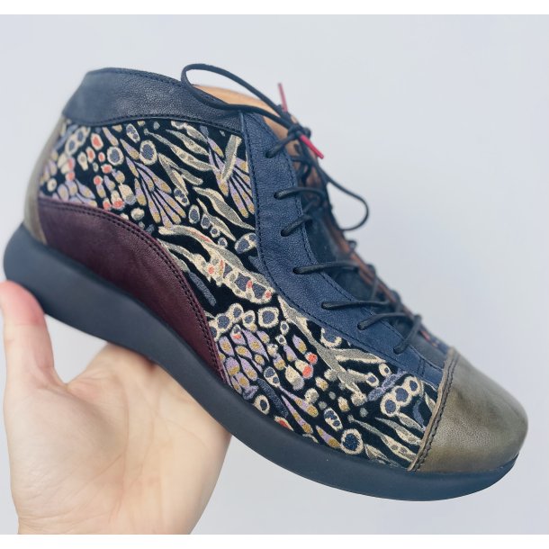 Think kort snrestvle med god sttte, velegnet til indlg. Nuvola - multi