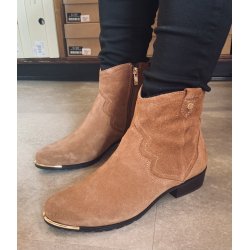 Caprice let stvlet med fine detaljer 25306 - cognac