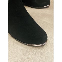 Caprice let stvlet med fine detaljer 25306 - sort