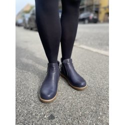 Charlotte of Sweden let chelseaboot med dobbeltlynls, rummelig og velegnet til indlg - bl