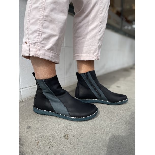  LBDK damestvlet, velegnet til indlg, Minerva - sort med bl detalje