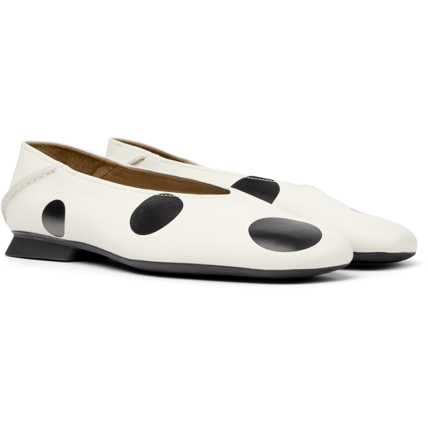 Camper Casi Myra let ballerina - hvid med sorte polkaprikker