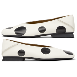 Camper Casi Myra let ballerina - hvid med sorte polkaprikker