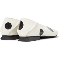 Camper Casi Myra let ballerina - hvid med sorte polkaprikker